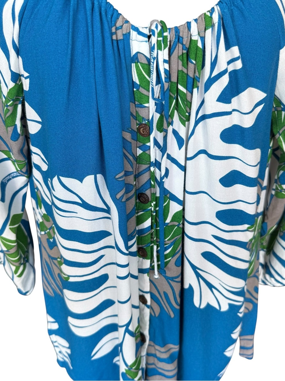 Manuhealii women’s blouse top button front 3/4 sleeve fits medium - Picture 2 of 8